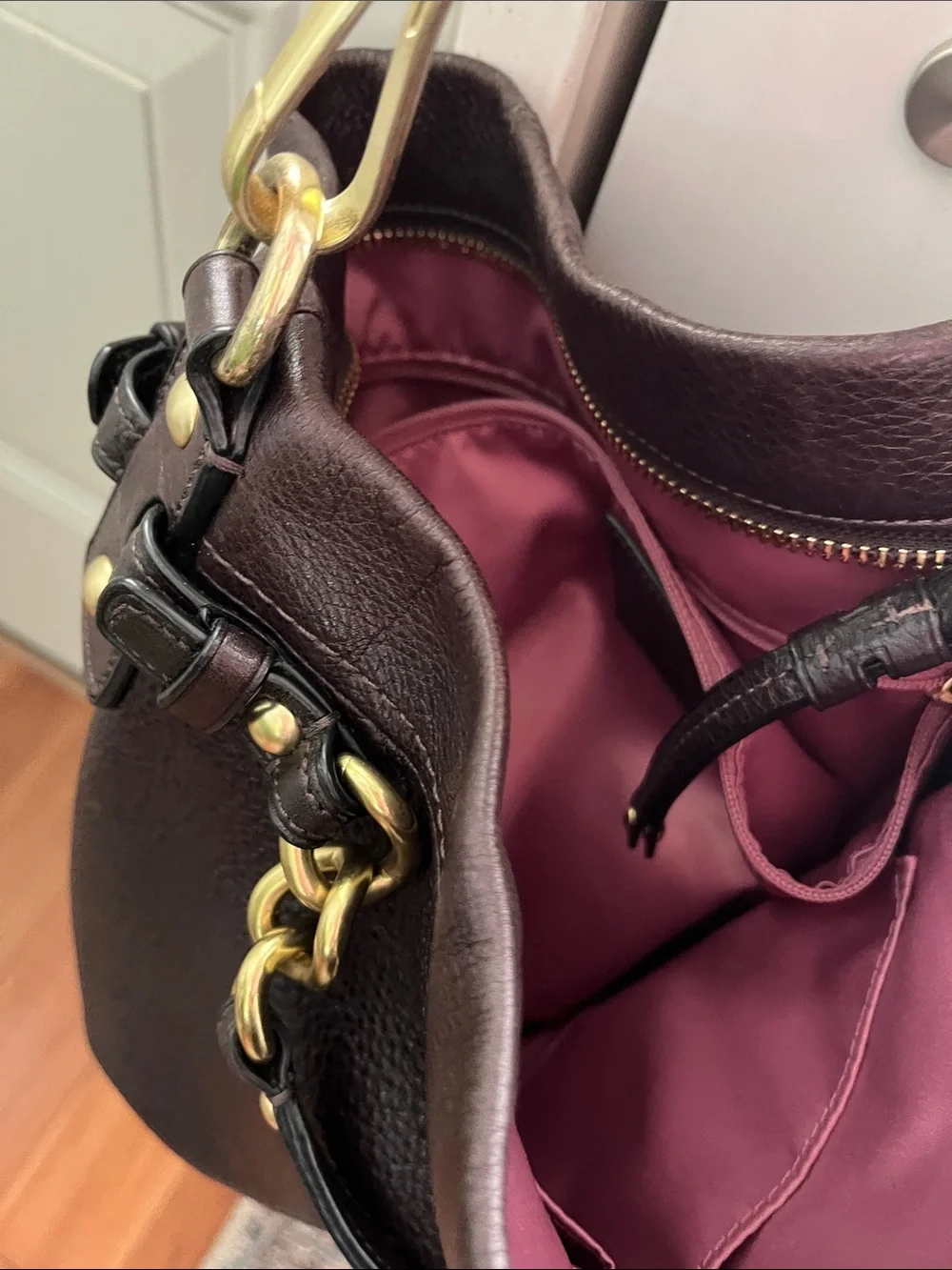 Coach- vintage brown Leather Shoulder Bag with Gold Hardware